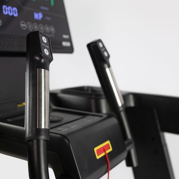 Бігова доріжка FitLogic T745 &mdash; домашній тренажер для ефективних тренувань T745 фото