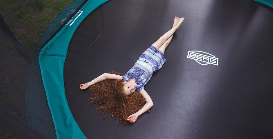 Батут з сіткою BERG Grand Favorit Regular 520 x345 Black + Safety Net Comfort (30.25.15.40+35.74.63.01) овальний +драбинка 102183-3103 фото