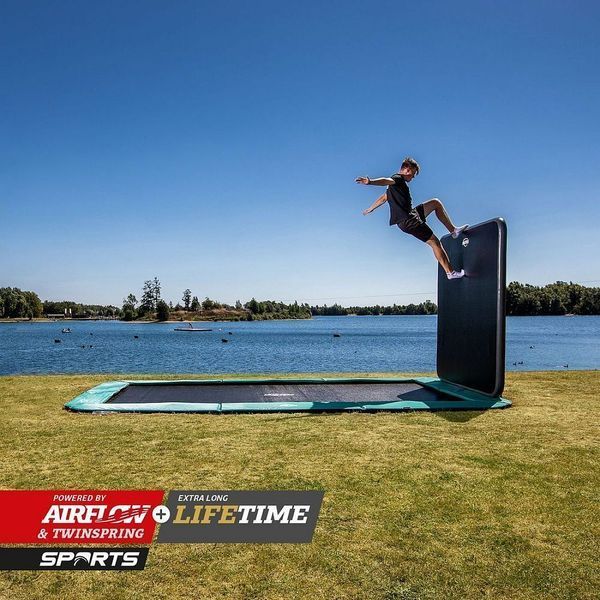 Прямокутний грунтовий батут з стіною BERG Ultim Champion FlatGround 410 Grey + AeroWall BLK&GRY 32.31.44.31 102186-3103 фото