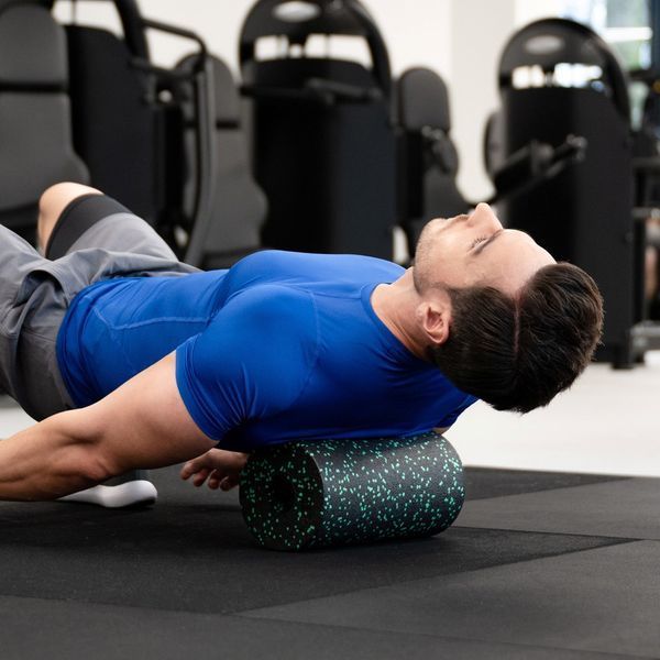 Масажний ролик Gymtek для йоги та фітнесу EPP 30*15см чорно-зелений 5907766660194 фото