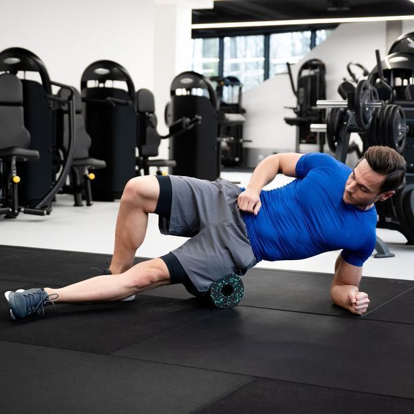 Масажний ролик Gymtek для йоги та фітнесу EPP 30*15см чорно-зелений 5907766660194 фото