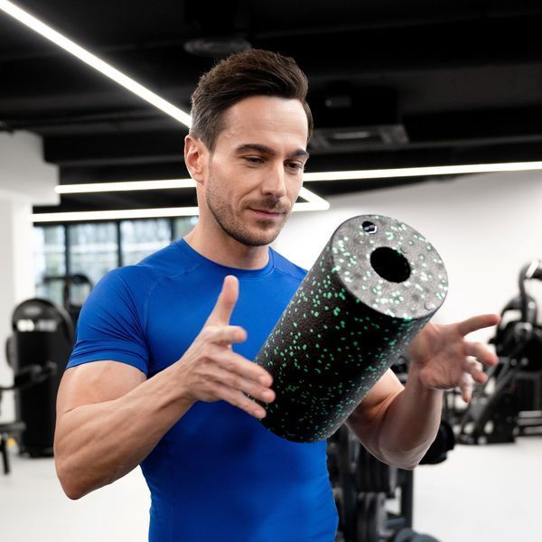 Масажний ролик Gymtek для йоги та фітнесу EPP 30*15см чорно-зелений 5907766660194 фото